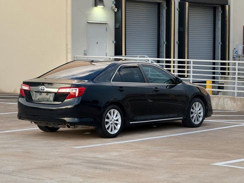 Used 2012 Toyota Camry XLE w/ Leather Pkg FWD image 7