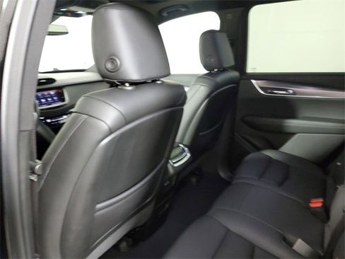 Used 2022 Cadillac XT6 Luxury image 11