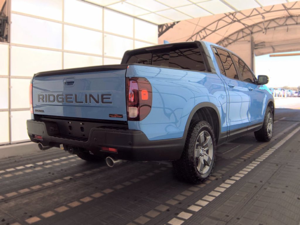 Used 2025 Honda Ridgeline TrailSport image 4