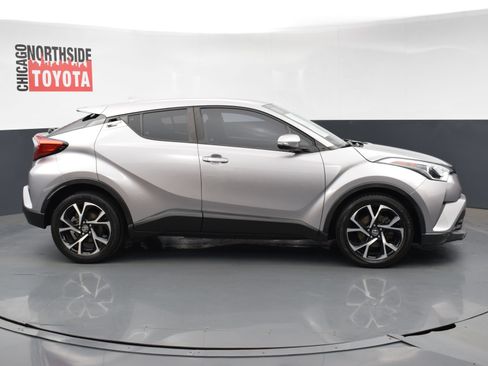 Used 2018 Toyota C-HR XLE FWD image 5