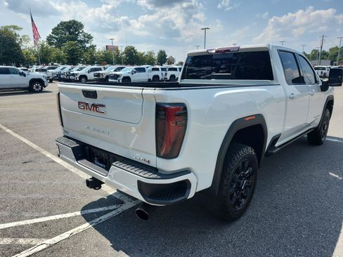 Used 2024 GMC Sierra 2500 AT4 w/ AT4 Premium Plus Package AWD/4WD image 3