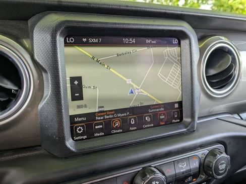 Used 2018 Jeep Wrangler Unlimited Sahara AWD/4WD image 25