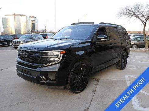 Used 2025 Ford Expedition Platinum w/ Stealth Appearance Package image 2