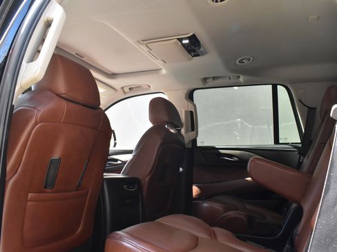 Used 2019 Cadillac Escalade Luxury image 22