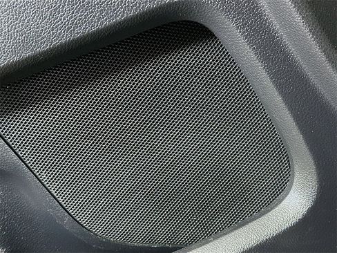 Used 2018 Ford Explorer XLT w/ Equipment Group 202A image 19