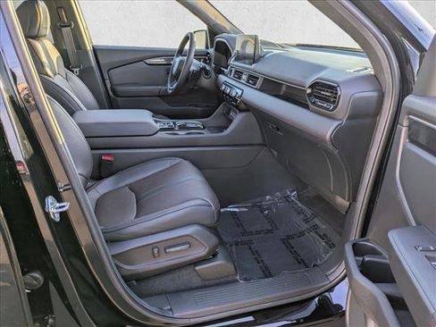 Used 2025 Honda Pilot Black Edition image 25