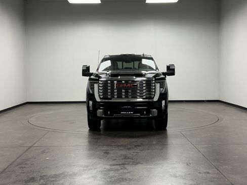 Used 2024 GMC Sierra 3500 Denali w/ Technology Package image 3