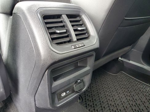 Used 2022 Volkswagen Tiguan SE R-Line image 15