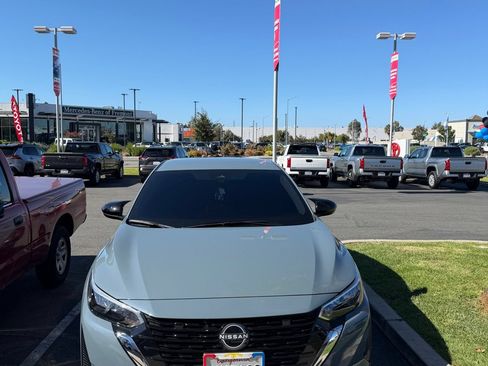 Used 2025 Nissan Sentra SV w/ Trunk Package FWD image 2