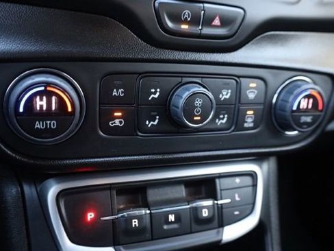 Used 2023 GMC Terrain SLE w/ Driver Convenience Package image 25