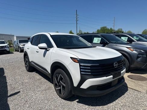 Certified 2025 Nissan Kicks SV w/ Charging Package image 1