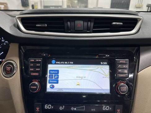 Used 2016 Nissan Rogue SV w/ SV Premium Package FWD image 24