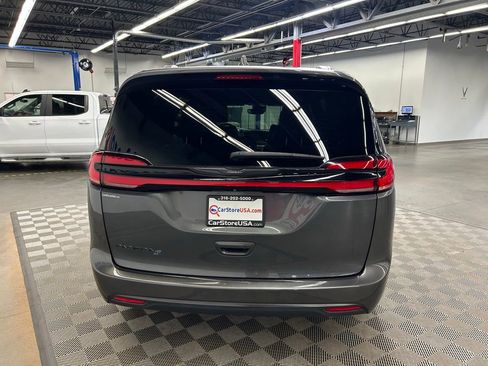 Used 2022 Chrysler Pacifica Touring-L w/ S Appearance Package FWD image 10