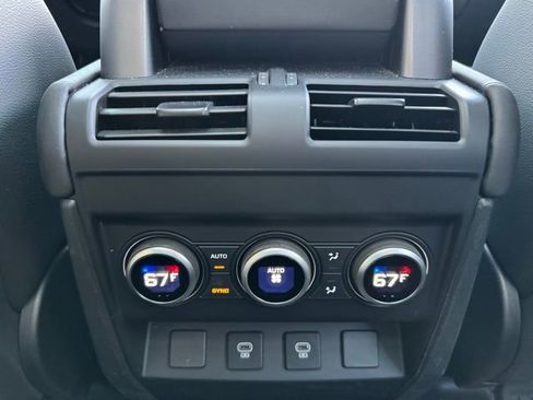 Used 2024 Land Rover Defender 110 X-Dynamic SE image 32
