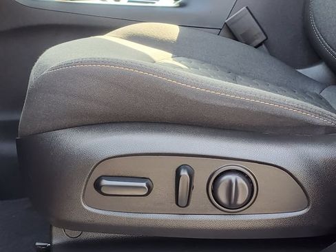 Used 2019 Chevrolet Equinox LT w/ Driver Convenience Package AWD/4WD image 10
