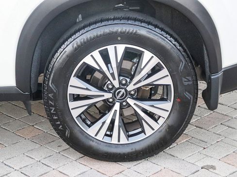 Used 2023 Nissan Rogue SV image 11