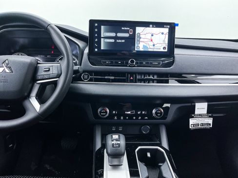 New 2025 Mitsubishi Outlander ES image 14