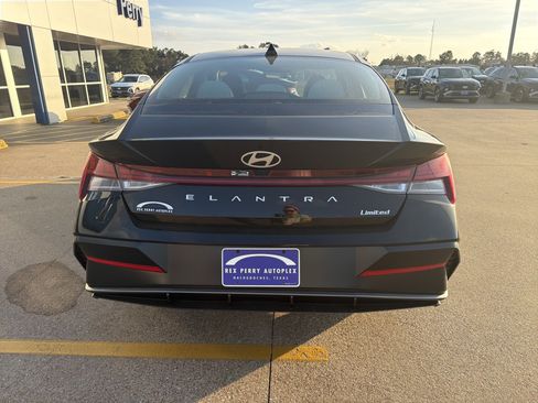 New 2026 Hyundai Elantra Limited image 27