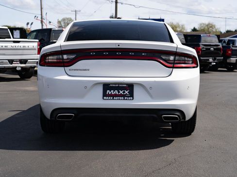 Used 2019 Dodge Charger SXT image 12