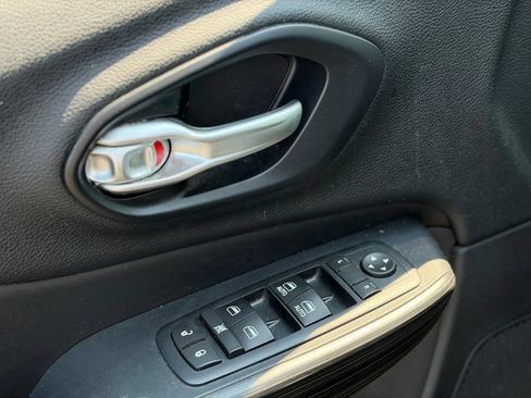 Used 2016 Jeep Cherokee Limited AWD/4WD image 20