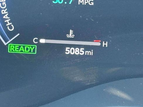 Used 2025 Toyota Sienna XLE Woodland Edition image 26