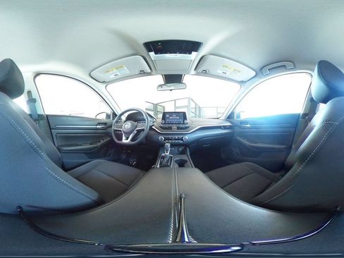 Used 2025 Nissan Altima 2.5 SV FWD image 42