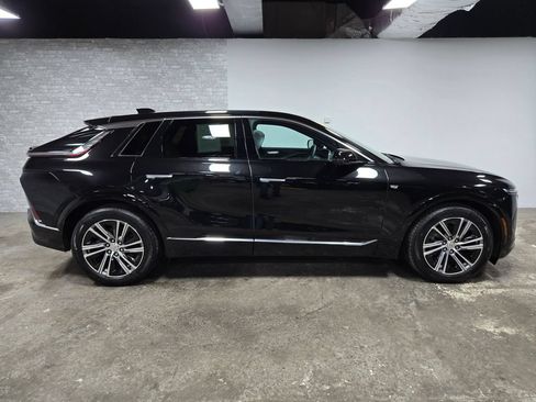 Used 2024 Cadillac Lyriq Luxury AWD/4WD image 3