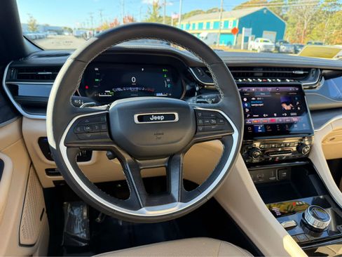 Used 2023 Jeep Grand Cherokee 4WD 4xe w/ Luxury Tech Group II image 16