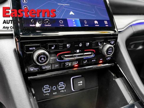 Used 2022 Jeep Grand Cherokee Overland AWD/4WD image 19