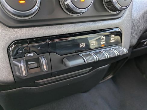 Used 2022 RAM 2500 Big Horn w/ Level 1 Equipment Group image 28