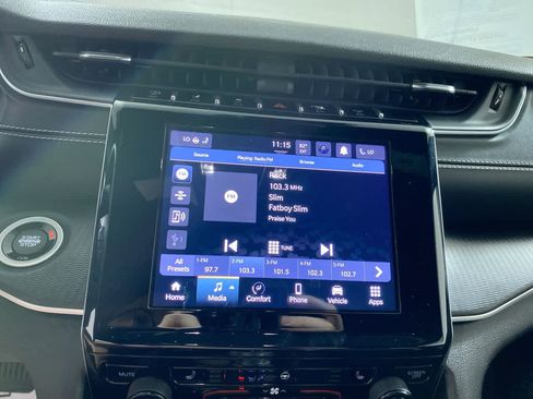 Used 2023 Jeep Grand Cherokee L Laredo image 24