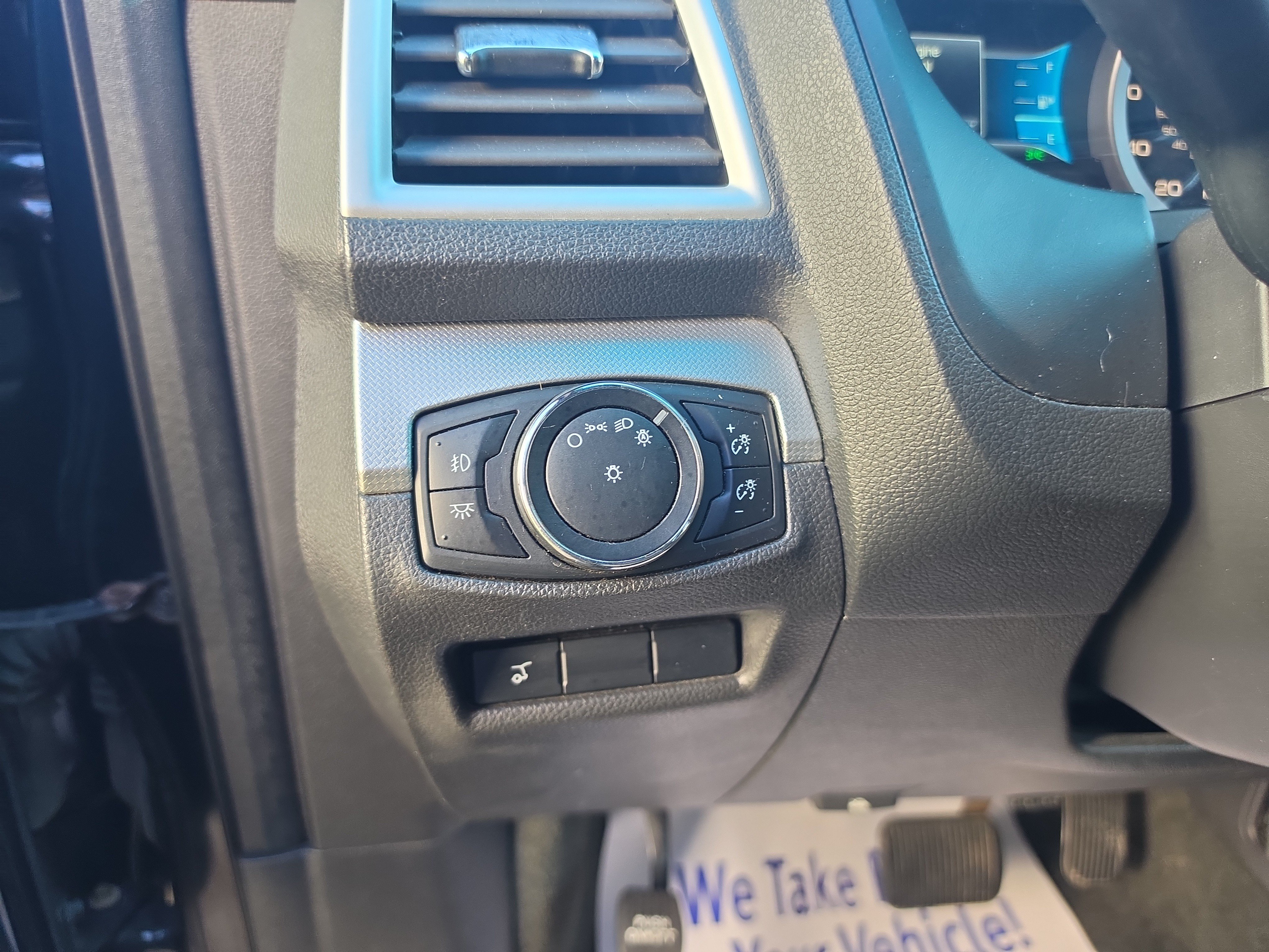 Used 2014 Ford Explorer XLT w/ Equipment Group 202A AWD/4WD image 20