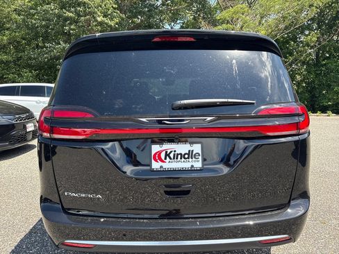 New 2027 Chrysler Pacifica Select FWD image 29