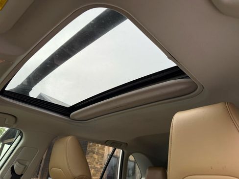 Used 2019 Toyota RAV4 XLE Premium FWD image 15