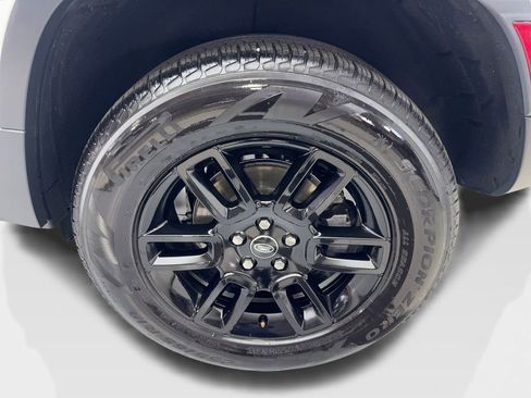 Used 2025 Land Rover Defender 110 S image 82