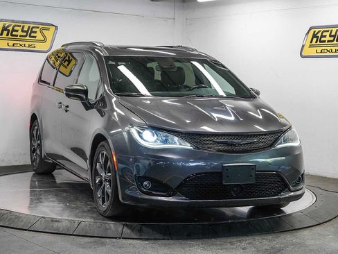 Used 2020 Chrysler Pacifica Limited FWD image 5