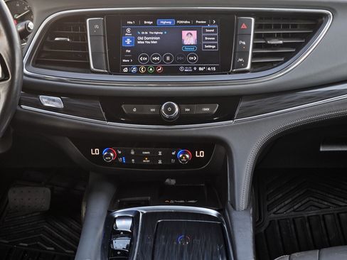 Used 2024 Buick Enclave Premium image 32