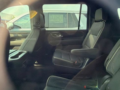 Used 2022 Chevrolet Suburban Premier AWD/4WD image 14