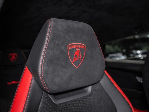 Used 2024 Lamborghini Urus Performante AWD/4WD image 49