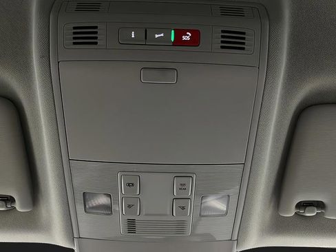 Used 2024 Volkswagen Taos SE image 29