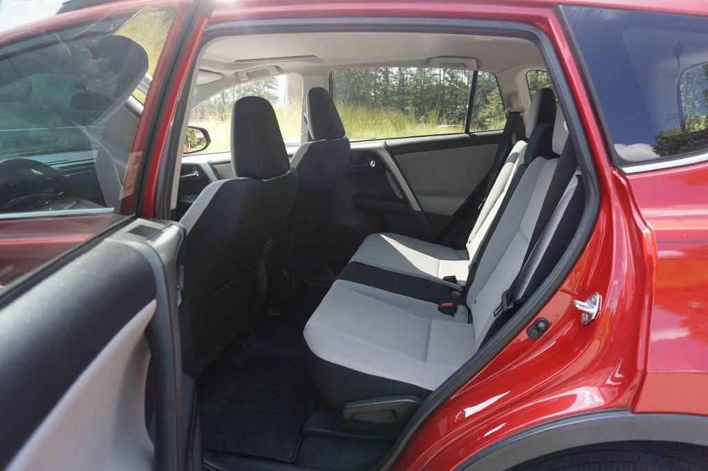 Used 2016 Toyota RAV4 XLE FWD image 14