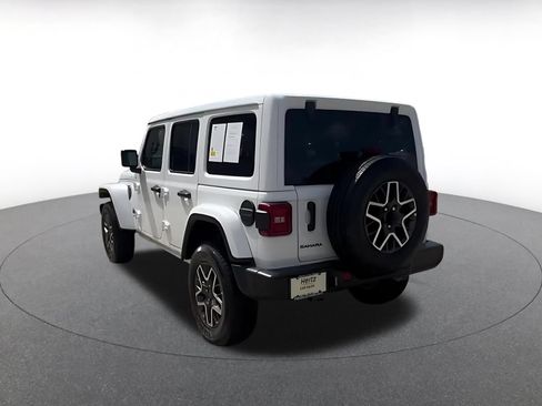 Used 2025 Jeep Wrangler Unlimited Sahara AWD/4WD image 11