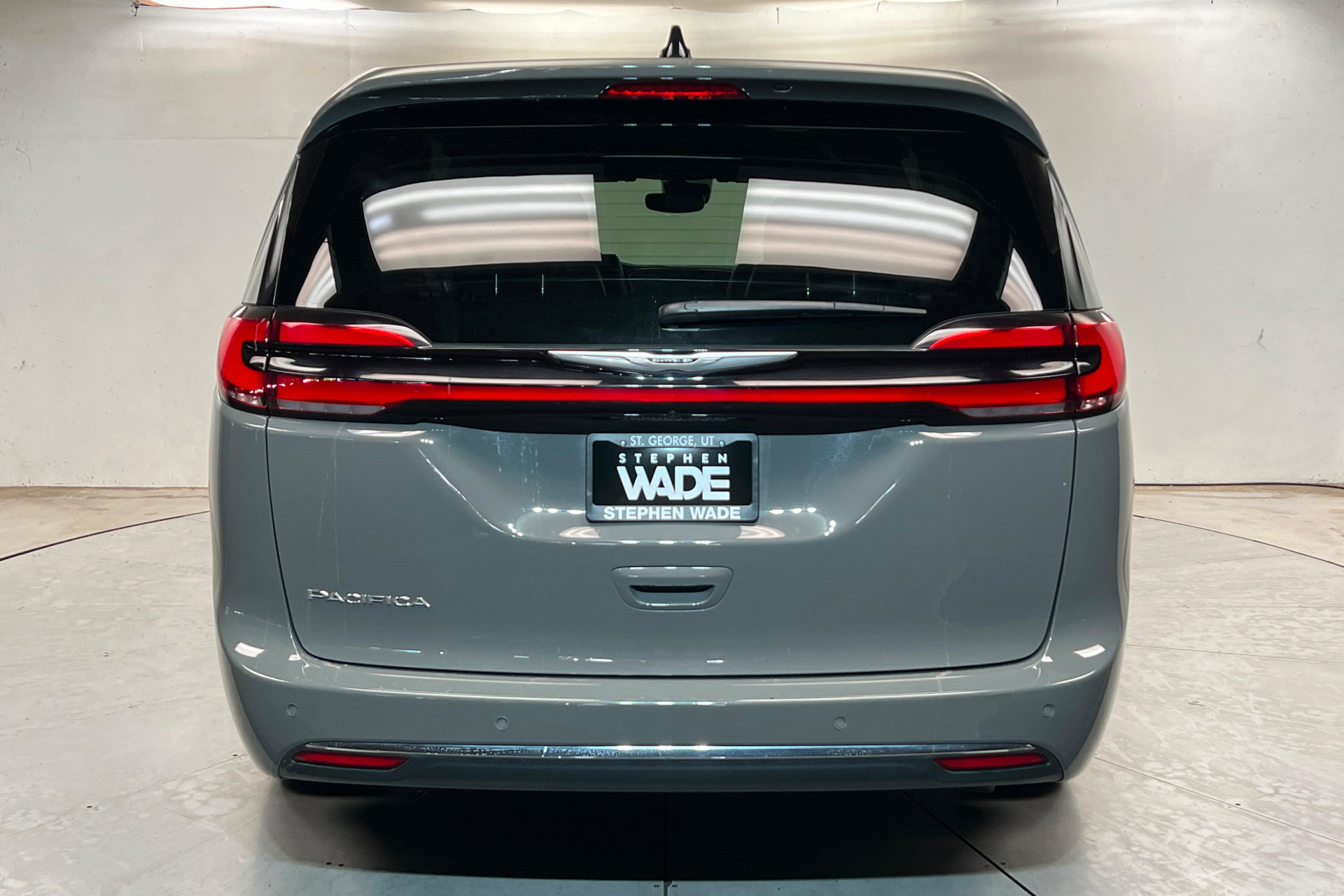 Used 2025 Chrysler Pacifica Select FWD image 5