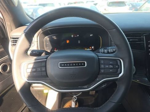 Used 2022 Jeep Wagoneer Series II AWD/4WD image 4