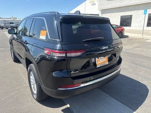 Certified 2023 Jeep Grand Cherokee Laredo AWD/4WD image 3