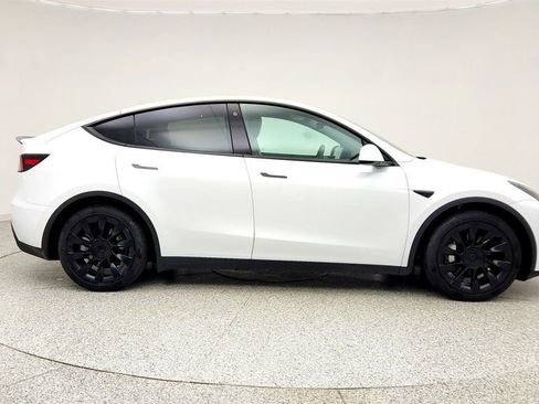 Used 2023 Tesla Model Y Long Range image 4
