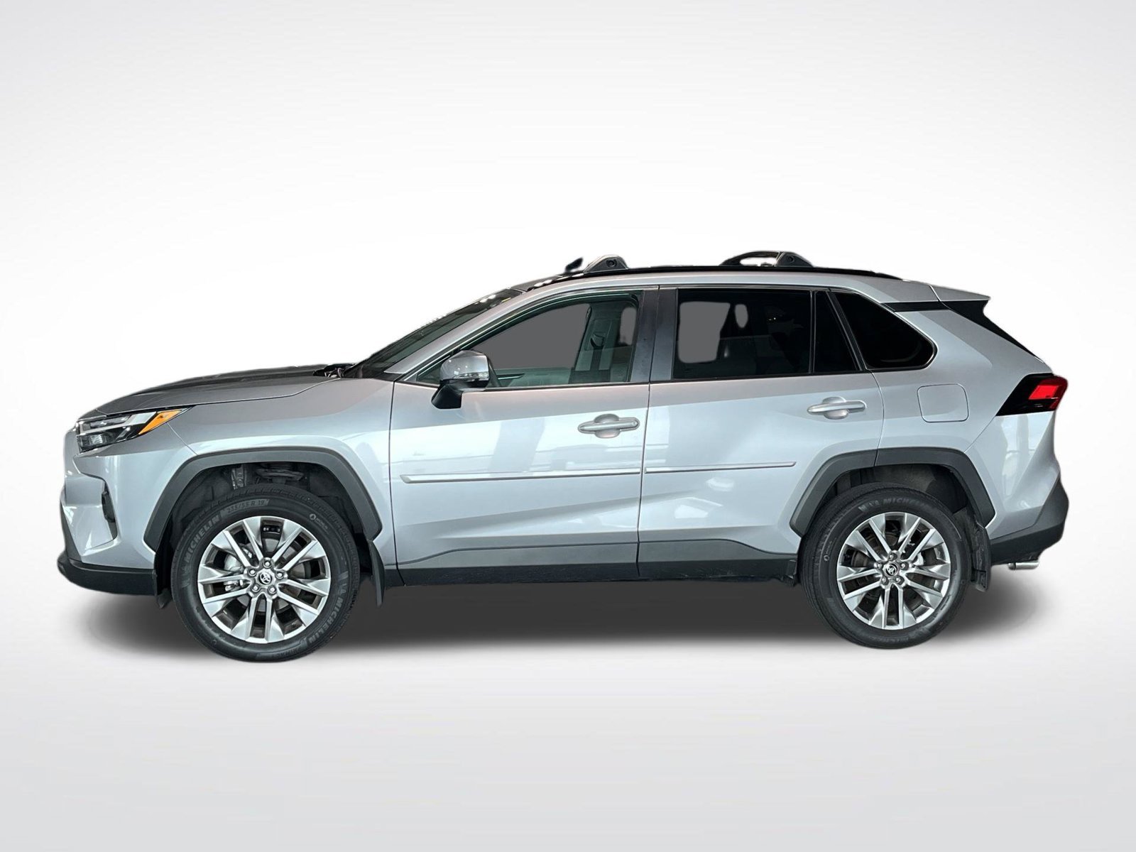 Used 2025 Toyota RAV4 XLE Premium w/ Weather Package AWD/4WD image 7