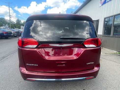 Used 2017 Chrysler Pacifica Limited w/ Advanced Safetytec Group FWD image 5