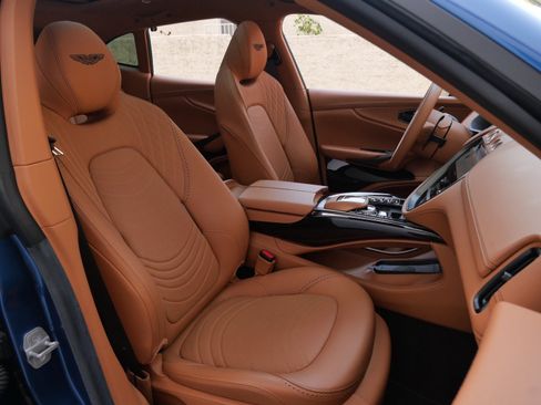 Used 2024 Aston Martin DBX image 12