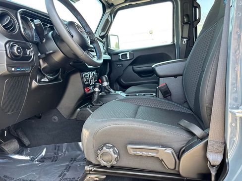 Used 2025 Jeep Wrangler Unlimited Rubicon 4xe w/ Convenience Group image 11